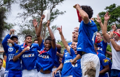 Com a Toca I lotada, Cruzeiro conquista 17º título do Campeonato Mineiro Sub-20