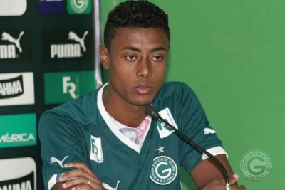 (É hoje a estreia de Bruninho no Campeonato Goiano) Três atacantes e Renan capitão: Goiás está definido para estrear no Goianão