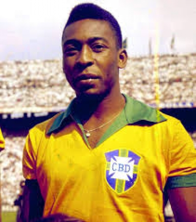(C.R. 75 anos E.C.) Pelé, rei do futebol, considera visão periférica seu maior diferencial no jogo