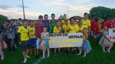 Escolinha do Vila, do bairro Vila Garcia em Patos de Minas conquista trofeus no interior paulista