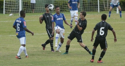 Nos pênaltis, Cruzeiro bate Botafogo e é primeiro semifinalista da Copa sub-15