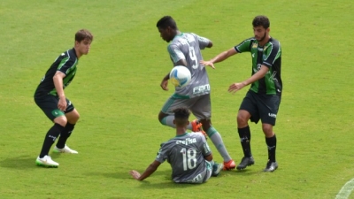 América-MG vence Palmeiras nos pênaltis e avança às quartas de final da Copinha