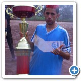 JOGADOR DO UNIDOSCOM O TROFÉU DE VICE-CAMPEAO