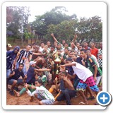 JOGADORES DO CAMPO VERDE POSSANDO PARA FOTO