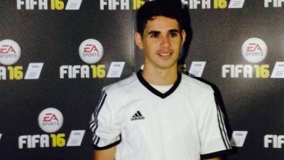 Oscar faz companhia a Messi e será o representante brasileiro na capa do Fifa 16