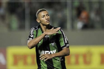 Coelho aguarda desfecho entre clubes brasileiros para lucrar com Richarlison