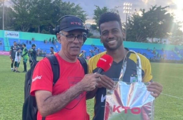 L&eacute;o Mineiro marca duas vezes para o time da casa no Est&aacute;dio Municipal de Ibirit&eacute;; Lusa se complica