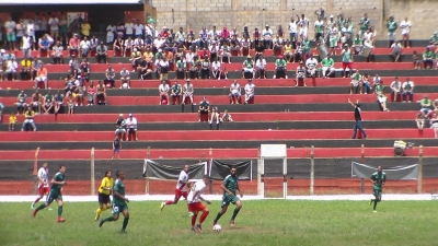 Santa Cruz e Bairro das Graças saem na frente na semifinal do Regional da Liga de Caratinga