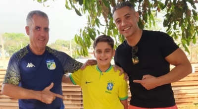 Jovem paraminense que sonha em ser árbitro de futebol recebe visita de um dos principais nomes da arbitragem brasileira