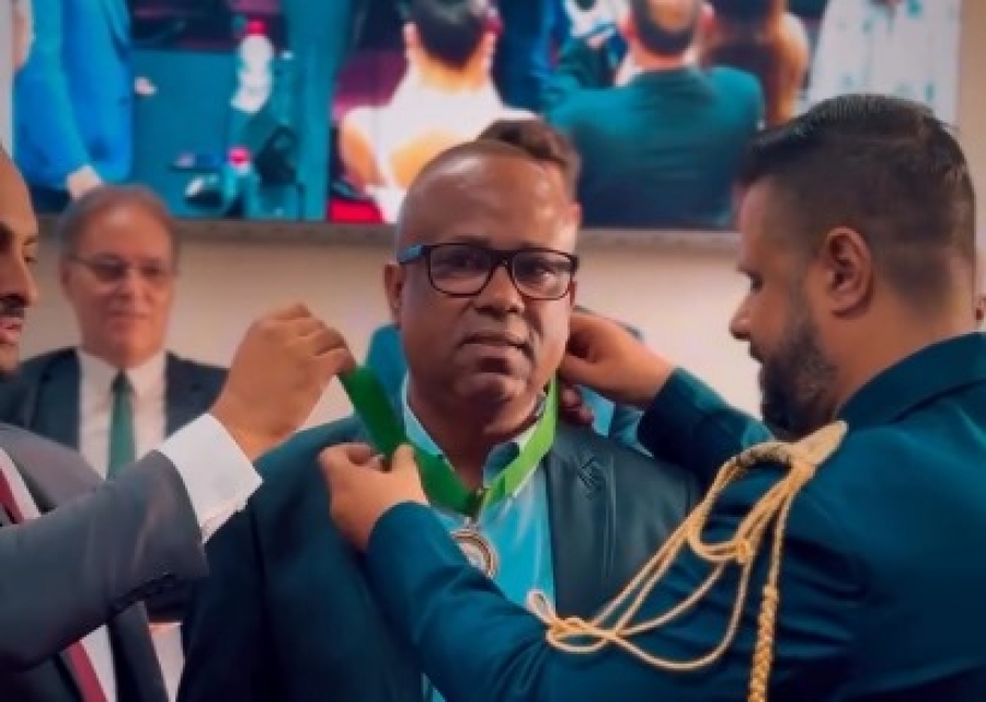 Professor Marquinhos LUXA condecorado EC