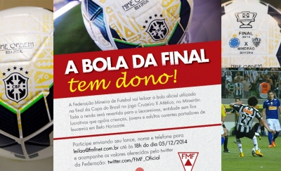 Presidente Castellar Neto entrega cheque ao Leuceminas, referente ao leilão da bola da final da Copa do Brasil