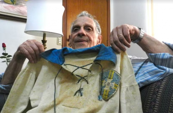 (Clima de COPA FC) Rel&iacute;quia do futebol: uniforme de campe&atilde;o da Sele&ccedil;&atilde;o h&aacute; mais de 100 anos ainda existe