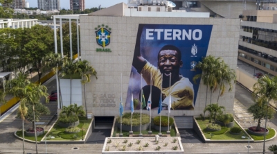 Eterno: Pelé é homenageado com painel na sede da CBF