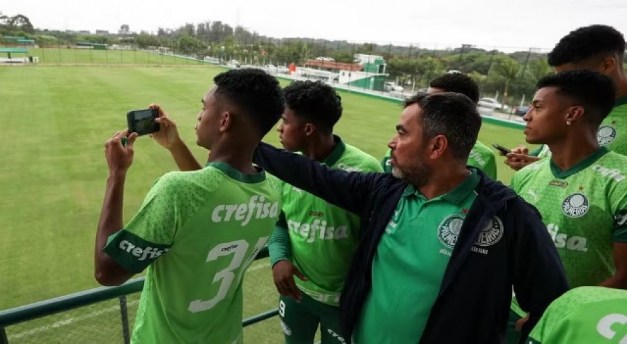 Como diretor na mira do Flamengo viu sequência de joias e fez R$ 1,8 bilhão na base do Palmeiras